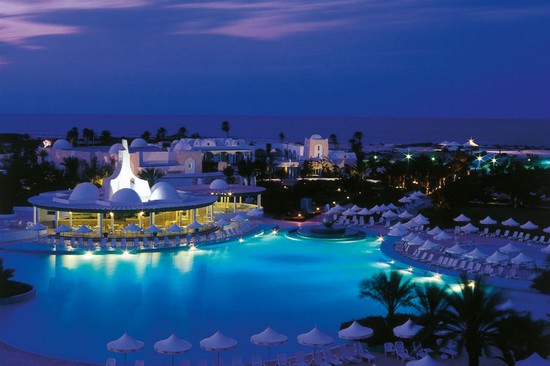 Hotel Riu Palace Royal Garden pool night