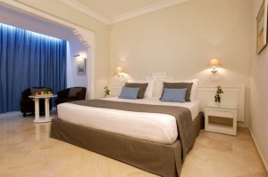 Hotel Riu Palace Royal Garden room bed